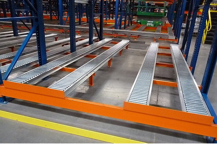 Split roller pallet flow system with orange beams